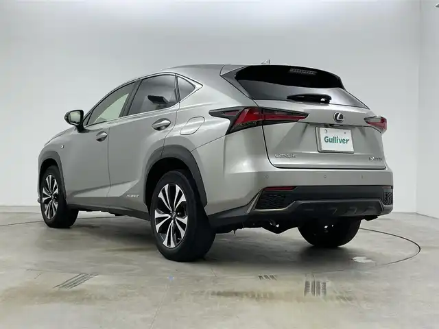 レクサス ＮＸ 300h Fスポーツ 岡山県 2019(令1)年 3.6万km ソニックチタニウム パノラマルーフ/純正ナビ/【Bluetooth/フルセグTV/CD/DVD】/三眼ＬＥＤヘッドライト/オートハイビーム/バックカメラ/レーダークルーズコントロール/純正ドライブレコーダー/型番:DRT-H68A/ビルトインＥＴＣ２．０/ブラインドスポットモニター/前席パワーシート/シートメモリー/前席シートヒーター/前席エアシート/ステアリングヒーター/パドルシフト/純正18インチアルミホイール/衝突軽減ブレーキシステム/ヘッドアップディスプレイ/オートブレーキホールド/左サイドカメラ有/取扱説明書