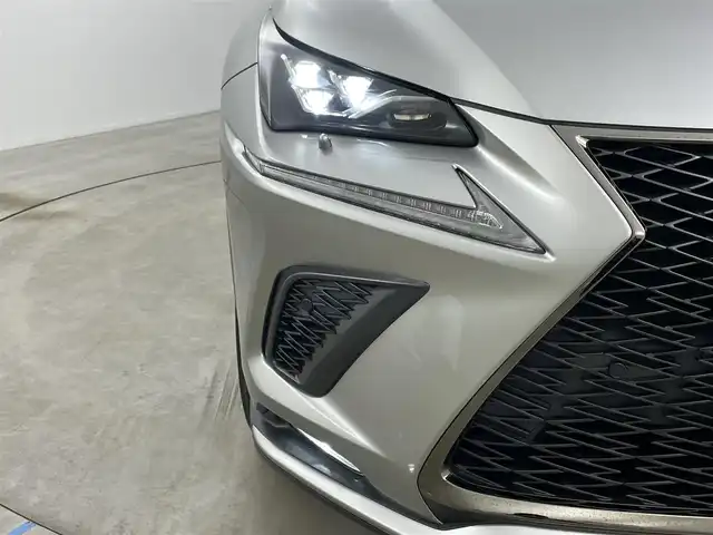 レクサス ＮＸ 300h Fスポーツ 岡山県 2019(令1)年 3.6万km ソニックチタニウム パノラマルーフ/純正ナビ/【Bluetooth/フルセグTV/CD/DVD】/三眼ＬＥＤヘッドライト/オートハイビーム/バックカメラ/レーダークルーズコントロール/純正ドライブレコーダー/型番:DRT-H68A/ビルトインＥＴＣ２．０/ブラインドスポットモニター/前席パワーシート/シートメモリー/前席シートヒーター/前席エアシート/ステアリングヒーター/パドルシフト/純正18インチアルミホイール/衝突軽減ブレーキシステム/ヘッドアップディスプレイ/オートブレーキホールド/左サイドカメラ有/取扱説明書