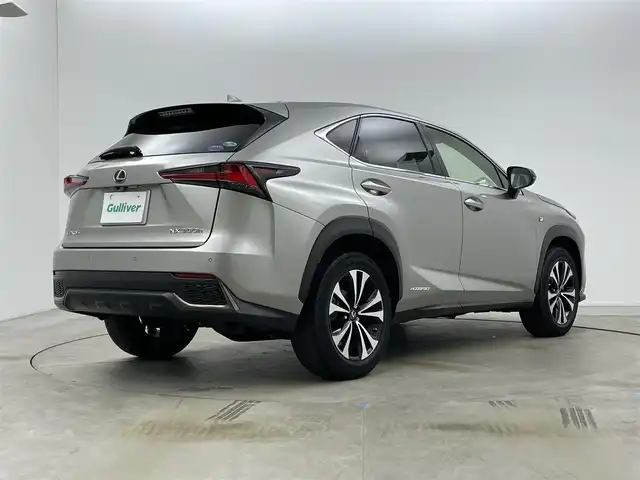 レクサス ＮＸ 300h Fスポーツ 岡山県 2019(令1)年 3.6万km ソニックチタニウム パノラマルーフ/純正ナビ/【Bluetooth/フルセグTV/CD/DVD】/三眼ＬＥＤヘッドライト/オートハイビーム/バックカメラ/レーダークルーズコントロール/純正ドライブレコーダー/型番:DRT-H68A/ビルトインＥＴＣ２．０/ブラインドスポットモニター/前席パワーシート/シートメモリー/前席シートヒーター/前席エアシート/ステアリングヒーター/パドルシフト/純正18インチアルミホイール/衝突軽減ブレーキシステム/ヘッドアップディスプレイ/オートブレーキホールド/左サイドカメラ有/取扱説明書