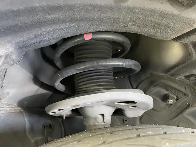 レクサス ＮＸ 300h Fスポーツ 岡山県 2019(令1)年 3.6万km ソニックチタニウム パノラマルーフ/純正ナビ/【Bluetooth/フルセグTV/CD/DVD】/三眼ＬＥＤヘッドライト/オートハイビーム/バックカメラ/レーダークルーズコントロール/純正ドライブレコーダー/型番:DRT-H68A/ビルトインＥＴＣ２．０/ブラインドスポットモニター/前席パワーシート/シートメモリー/前席シートヒーター/前席エアシート/ステアリングヒーター/パドルシフト/純正18インチアルミホイール/衝突軽減ブレーキシステム/ヘッドアップディスプレイ/オートブレーキホールド/左サイドカメラ有/取扱説明書