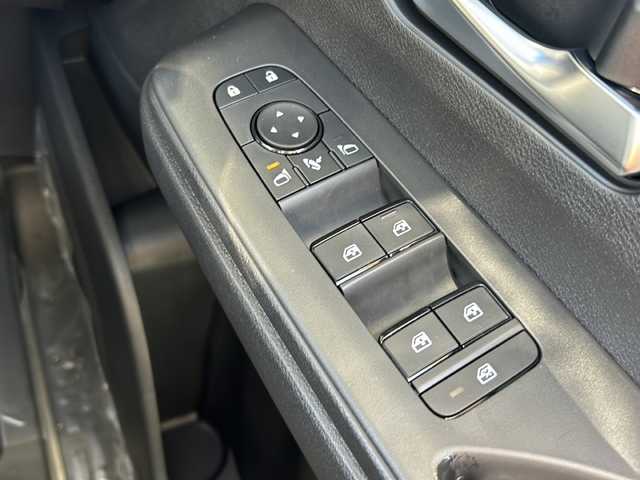 日産 セレナ e－パワー ハイウェイスター V 静岡県 2025(令7)年 0.1千km パールⅡ 純正ナビ/・AM/FM/・フルセグTV/・Bluetooth/・USB/・HDMI/主要装備/・ヘッドランプ オートレベライザー/・アダプティブLEDヘッドライトシステム/・アラウンドビューモニター（移動物 検知機能付）/・インテリジェント ルームミラー/・ワイヤレス充電器/・ETC2.0ユニット（ビルトインタイプ）/・プロパイロット（ナビリンク機能付）/・後席フリップダウンモニター/・電動パーキング/・オートホールド/・サイドカーテンエアバッグ