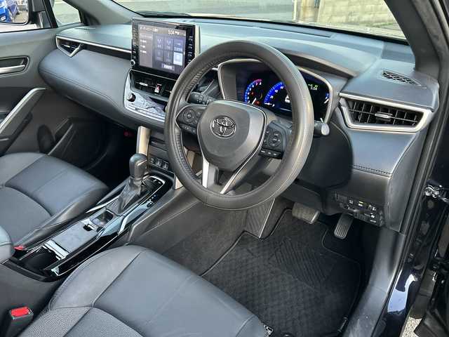 トヨタ カローラ クロス Z 山口県 2023(令5)年 1.3万km スパークリングブラックパールクリスタルシャイン 純正ナビ/（AM/FM/Bluetooth/フルセグTV）/スマートキー×２/全方位カメラ/アダプティブクルーズコントロール/パワーシート/電動リアゲート/ハーフレザーシート/シートヒーター（D/N）/純正フロアマット/純正18インチアルミホイール/LEDオートライト/ETC2.0/ドライブレコーダー（F/R）/保証書/取扱説明書