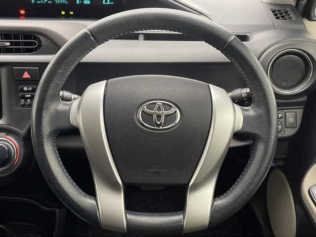 トヨタ アクア G 宮崎県 2012(平24)年 5.6万km ブラックマイカ 純正メモリーナビ　NHZD-W62G/(CD/DVD/Bluetooth/フルセグTV)/プッシュスタート/オートHIDライト/フォグライト/ヘッドライトウォッシャー/ETC/純正15インチアルミホイール