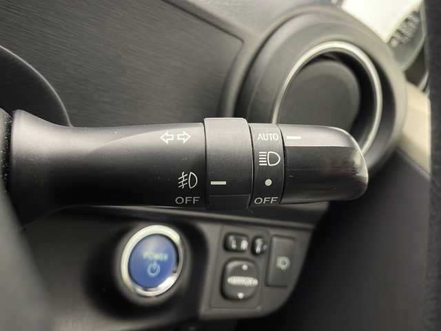 トヨタ アクア G 宮崎県 2012(平24)年 5.6万km ブラックマイカ 純正メモリーナビ　NHZD-W62G/(CD/DVD/Bluetooth/フルセグTV)/プッシュスタート/オートHIDライト/フォグライト/ヘッドライトウォッシャー/ETC/純正15インチアルミホイール