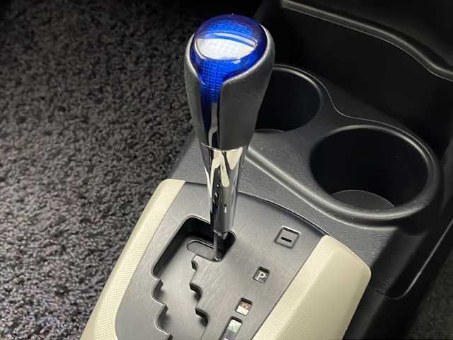 トヨタ アクア G 宮崎県 2012(平24)年 5.6万km ブラックマイカ 純正メモリーナビ　NHZD-W62G/(CD/DVD/Bluetooth/フルセグTV)/プッシュスタート/オートHIDライト/フォグライト/ヘッドライトウォッシャー/ETC/純正15インチアルミホイール