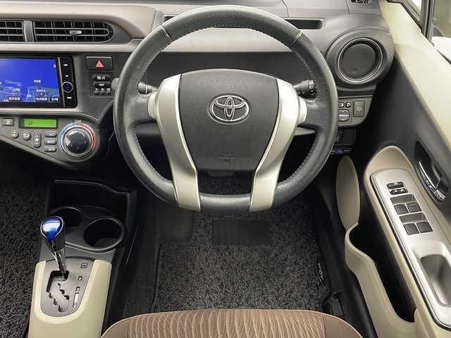 トヨタ アクア G 宮崎県 2012(平24)年 5.6万km ブラックマイカ 純正メモリーナビ　NHZD-W62G/(CD/DVD/Bluetooth/フルセグTV)/プッシュスタート/オートHIDライト/フォグライト/ヘッドライトウォッシャー/ETC/純正15インチアルミホイール