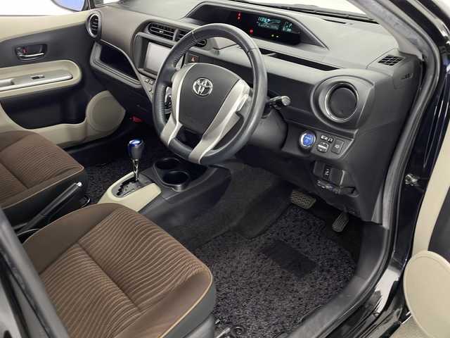 トヨタ アクア G 宮崎県 2012(平24)年 5.6万km ブラックマイカ 純正メモリーナビ　NHZD-W62G/(CD/DVD/Bluetooth/フルセグTV)/プッシュスタート/オートHIDライト/フォグライト/ヘッドライトウォッシャー/ETC/純正15インチアルミホイール