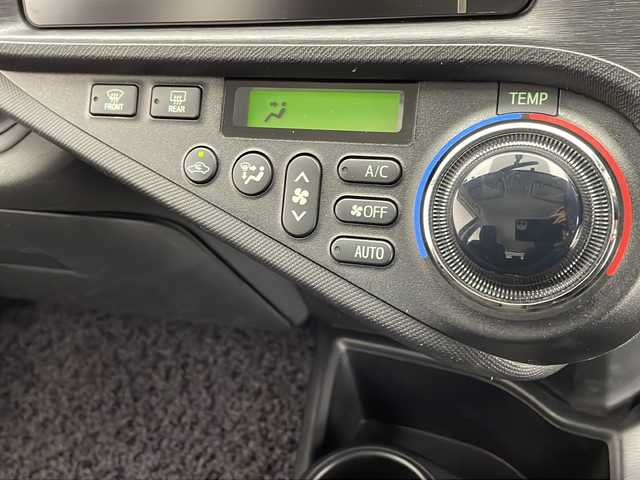 トヨタ アクア G 宮崎県 2012(平24)年 5.6万km ブラックマイカ 純正メモリーナビ　NHZD-W62G/(CD/DVD/Bluetooth/フルセグTV)/プッシュスタート/オートHIDライト/フォグライト/ヘッドライトウォッシャー/ETC/純正15インチアルミホイール