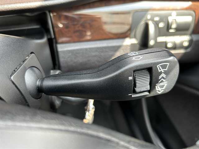 ＢＭＷ ３３０ｉ 千葉県 2004(平16)年 11.3万km ミスティックブルーM 純正オーディオ/AAC/MTモード付きAT/革巻きステアリング/電格ミラー/純Fマット/パワーシート/HIDヘッドライト