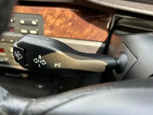 ＢＭＷ ３３０ｉ 千葉県 2004(平16)年 11.3万km ミスティックブルーM 純正オーディオ/AAC/MTモード付きAT/革巻きステアリング/電格ミラー/純Fマット/パワーシート/HIDヘッドライト