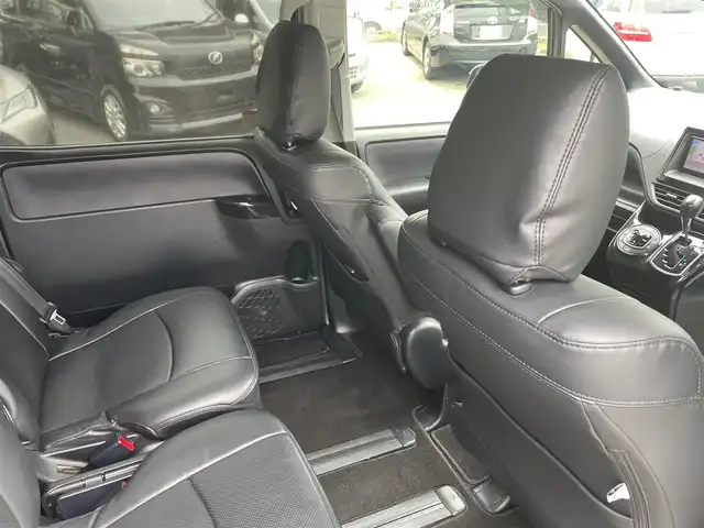 トヨタ ヴォクシー ZS 煌 神奈川県 2015(平27)年 7.4万km ブラック 社外メモリーナビ/フルセグTV【7W】			/SD/CD/DVD/BT		/リヤフリップダウンモニター/バックカメラ　ETC			/両側パワースライドドア/LEDヘッドライト			/アイドリングストップ	/前後ドラレコ	/スマートキー×2本			/純正16インチアルミ		/新車時保証書　取扱説明書
