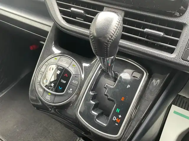 トヨタ ヴォクシー ZS 煌 神奈川県 2015(平27)年 7.4万km ブラック 社外メモリーナビ/フルセグTV【7W】			/SD/CD/DVD/BT		/リヤフリップダウンモニター/バックカメラ　ETC			/両側パワースライドドア/LEDヘッドライト			/アイドリングストップ	/前後ドラレコ	/スマートキー×2本			/純正16インチアルミ		/新車時保証書　取扱説明書