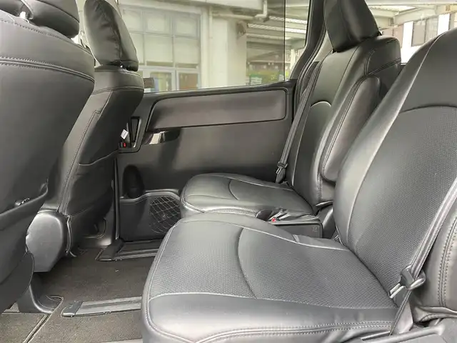 トヨタ ヴォクシー ZS 煌 神奈川県 2015(平27)年 7.4万km ブラック 社外メモリーナビ/フルセグTV【7W】			/SD/CD/DVD/BT		/リヤフリップダウンモニター/バックカメラ　ETC			/両側パワースライドドア/LEDヘッドライト			/アイドリングストップ	/前後ドラレコ	/スマートキー×2本			/純正16インチアルミ		/新車時保証書　取扱説明書