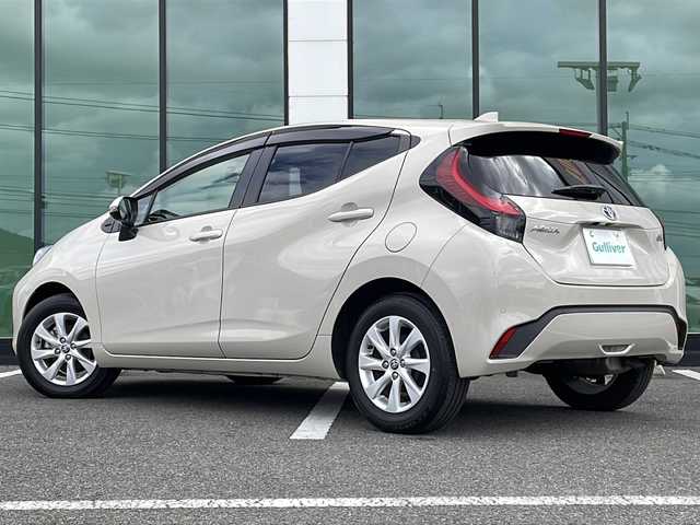 トヨタ アクア Z 福岡県 2022(令4)年 5.3万km クリアベージュメタリック トヨタセーフティセンス/純正ナビ(BT、フルセグ、バックカメラ、AMFM)/前後コーナーセンサー/盗難防止装置/純正ETC/前後ドラレコ/クルーズコントロール(追従あり)/カーテンエアバッグ/オートライト/スマートキー/プッシュスタート/純正フロアマット/純正15インチアルミホイール/LEDライト/社外15インチアルミホイール付きスタットレス車載