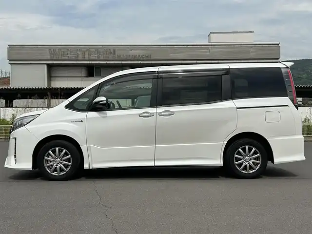 トヨタ ノア ハイブリッド Si ダブルバイビーⅡ 岡山県 2020(令2)年 6.8万km ホワイトパールクリスタルシャイン 純正ナビ　/Bカメラ　/衝突軽減　/両側パワースライドドア　/セーフティセンス　/レーンキープ　/クルーズコントロール　/シートヒーター　/クリアランスソナー　/横滑り防止　/ドラレコ　/Bluetooth　/ETC　/コーナーセンサー