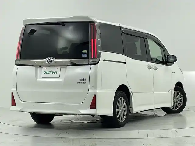 トヨタ ノア ハイブリッド Si ダブルバイビーⅡ 大阪府 2020(令2)年 6.8万km ホワイトパールクリスタルシャイン トヨタセーフティセンス/　・プリクラッシュセーフティ/　・レーンディパーチャーアラート/　・オートマチックハイビーム/純正メモリナビ/　　CD/DVD/BT/フルセグTV　/バックカメラ　/両側パワースライドドア/クルーズコントロール　　/LEDオートライト/フォグランプ/合皮ハーフレザーシート/シートヒーター　/社外15インチアルミホイール/クリアランスソナー　/スマートキー/ビルトインETC2.0