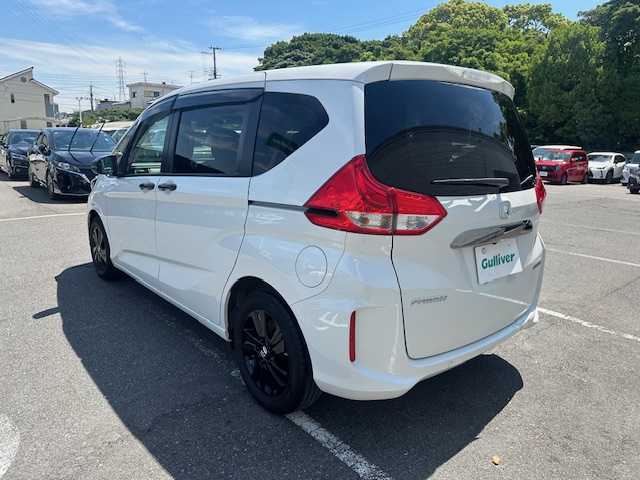 ホンダ フリード ハイブリット G ブラックスタイル 大阪府 2022(令4)年 2.6万km プラチナホワイトパール 純正９インチナビ　/フルセグ　/Ｂｌｕｅｔｏｏｔｈ　/バックカメラ　/両側パワースライドドア　/レーダークルーズコントロール　/ＬＥＤヘッドライト　/オートハイビーム　/ＥＴＣ　/フロアーマット　/サイドバイザー