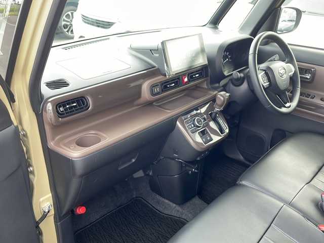 ダイハツ ムーヴ キャンバス セオリー G 青森県 2022(令4)年 1.4万km サンドベージュメタリック 4WD/ビタースタイルプラスパッケージ/純正9インチディスプレイオーディオ・フルセグTV/BT/USB/HDMI/バックカメラ/両側パワースライドドア/前席シートヒーター/ワイヤレス充電機能/スマートアシスト/衝突軽減ブレーキ/レーンキープアシスト/アダプティブドライビングビーム/コーナーセンサー/前方ドライブレコーダー/保温機能カップホルダー/黒革調シートカバー/純正ルーフキャリア/純正ミニライト14インチアルミ/フルLEDヘッドライト/LEDフォグライト
