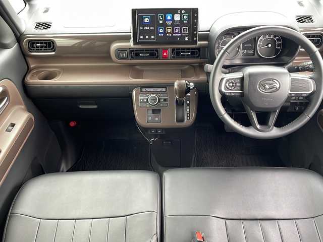 ダイハツ ムーヴ キャンバス セオリー G 青森県 2022(令4)年 1.4万km サンドベージュメタリック 4WD/ビタースタイルプラスパッケージ/純正9インチディスプレイオーディオ・フルセグTV/BT/USB/HDMI/バックカメラ/両側パワースライドドア/前席シートヒーター/ワイヤレス充電機能/スマートアシスト/衝突軽減ブレーキ/レーンキープアシスト/アダプティブドライビングビーム/コーナーセンサー/前方ドライブレコーダー/保温機能カップホルダー/黒革調シートカバー/純正ルーフキャリア/純正ミニライト14インチアルミ/フルLEDヘッドライト/LEDフォグライト