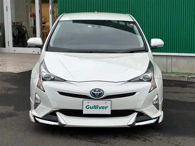 トヨタ プリウス S 宮城県 2016(平28)年 6.7万km ホワイトパールクリスタルシャイン セーフティセンスP/・プリクラッシュセーフティ/・レーンディパーチャーアラート/・オートマチックハイビーム/・レーダークルーズコントロール/＝＝＝/社外エアロ（F/S/R）/純正9インチナビ（DSZT-YC4T）/・CD/DVD/・Bluetooth/・フルセグTV/バックカメラ/ETC/革巻きステアリング/ステアリングスイッチ/LEDヘッドランプ/オートライト/スマートキー＆プッシュスタート/電動格納ミラー/純正15インチAW/純正フロアマット/ドアバイザー/トノカバー/W/サイド/カーテンエアバッグ