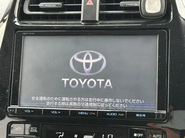 トヨタ プリウス S 宮城県 2016(平28)年 6.7万km ホワイトパールクリスタルシャイン セーフティセンスP/・プリクラッシュセーフティ/・レーンディパーチャーアラート/・オートマチックハイビーム/・レーダークルーズコントロール/＝＝＝/社外エアロ（F/S/R）/純正9インチナビ（DSZT-YC4T）/・CD/DVD/・Bluetooth/・フルセグTV/バックカメラ/ETC/革巻きステアリング/ステアリングスイッチ/LEDヘッドランプ/オートライト/スマートキー＆プッシュスタート/電動格納ミラー/純正15インチAW/純正フロアマット/ドアバイザー/トノカバー/W/サイド/カーテンエアバッグ
