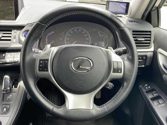 レクサス ＣＴ 200h バージョンC 兵庫県 2011(平23)年 8.8万km ホワイトパールクリスタルシャイン 保証書・取説・有/純正HDDナビ・フルセグ・BT・CD・DVD・FM・AM/バックカメラ/ETC/追尾機能なしクルーズコントロール/パドルシフト/シートヒーター/社外レーダー/プッシュスタート/スマートキー×2/カードキー×1/純正フロアマット/純正ドアバイザー