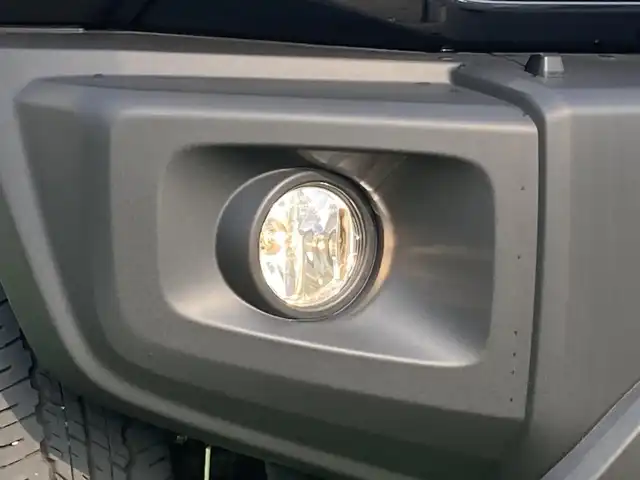スズキ ジムニー シエラ JC 香川県 2025(令7)年 0.2万km ブルーイッシュブラックパール3 登録時走行距離：1505km/パナソニックナビ/　CD DVD BT フルセグTV/バックカメラ/クルーズコントロール/ダウンヒルアシストコントロール/衝突被害軽減装置/レーンキープアシスト/クリアランスソナー/LEDヘッドライト/オートライト/フォグランプ/ヘッドライトウォッシャー/横滑り防止装置/アイドリングストップ/シートヒーター/ビルトインETC/ドライブレコーダー/革巻きステアリング/ステアリングスイッチ/プッシュスタート/スマートキー