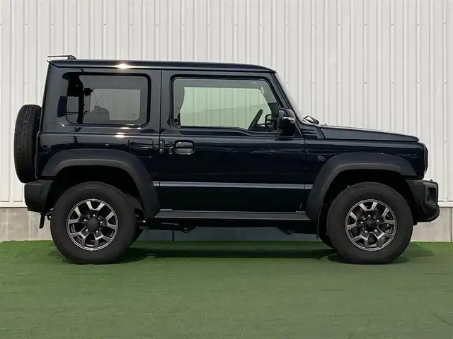 スズキ ジムニー シエラ JC 香川県 2025(令7)年 0.2万km ブルーイッシュブラックパール3 登録時走行距離：1505km/パナソニックナビ/　CD DVD BT フルセグTV/バックカメラ/クルーズコントロール/ダウンヒルアシストコントロール/衝突被害軽減装置/レーンキープアシスト/クリアランスソナー/LEDヘッドライト/オートライト/フォグランプ/ヘッドライトウォッシャー/横滑り防止装置/アイドリングストップ/シートヒーター/ビルトインETC/ドライブレコーダー/革巻きステアリング/ステアリングスイッチ/プッシュスタート/スマートキー