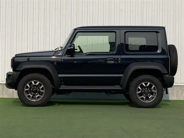 スズキ ジムニー シエラ JC 香川県 2025(令7)年 0.2万km ブルーイッシュブラックパール3 登録時走行距離：1505km/パナソニックナビ/　CD DVD BT フルセグTV/バックカメラ/クルーズコントロール/ダウンヒルアシストコントロール/衝突被害軽減装置/レーンキープアシスト/クリアランスソナー/LEDヘッドライト/オートライト/フォグランプ/ヘッドライトウォッシャー/横滑り防止装置/アイドリングストップ/シートヒーター/ビルトインETC/ドライブレコーダー/革巻きステアリング/ステアリングスイッチ/プッシュスタート/スマートキー