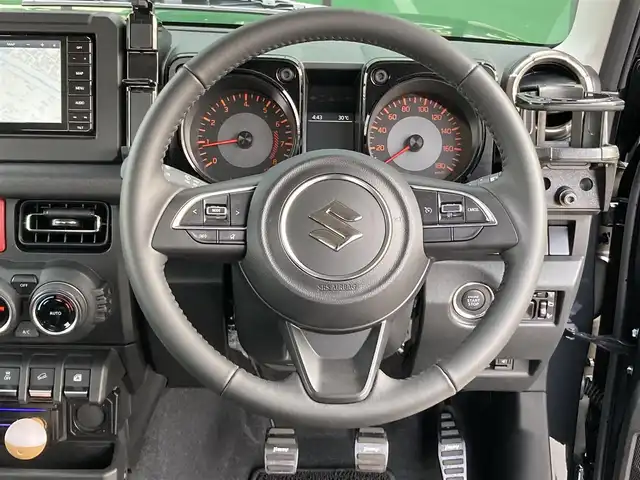 スズキ ジムニー シエラ JC 香川県 2025(令7)年 0.2万km ブルーイッシュブラックパール3 登録時走行距離：1505km/パナソニックナビ/　CD DVD BT フルセグTV/バックカメラ/クルーズコントロール/ダウンヒルアシストコントロール/衝突被害軽減装置/レーンキープアシスト/クリアランスソナー/LEDヘッドライト/オートライト/フォグランプ/ヘッドライトウォッシャー/横滑り防止装置/アイドリングストップ/シートヒーター/ビルトインETC/ドライブレコーダー/革巻きステアリング/ステアリングスイッチ/プッシュスタート/スマートキー