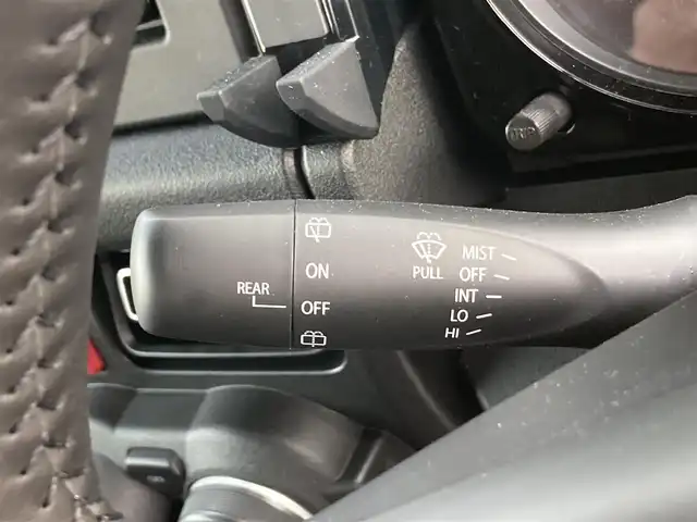 スズキ ジムニー シエラ JC 香川県 2025(令7)年 0.2万km ブルーイッシュブラックパール3 登録時走行距離：1505km/パナソニックナビ/　CD DVD BT フルセグTV/バックカメラ/クルーズコントロール/ダウンヒルアシストコントロール/衝突被害軽減装置/レーンキープアシスト/クリアランスソナー/LEDヘッドライト/オートライト/フォグランプ/ヘッドライトウォッシャー/横滑り防止装置/アイドリングストップ/シートヒーター/ビルトインETC/ドライブレコーダー/革巻きステアリング/ステアリングスイッチ/プッシュスタート/スマートキー