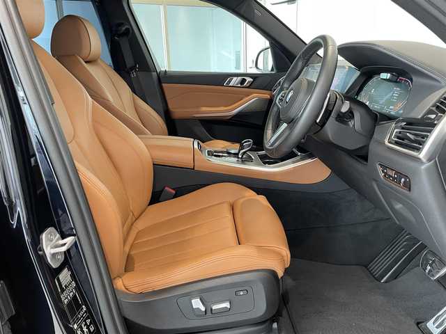 ＢＭＷ Ｘ５ xDrive 35d Mスポーツ 愛知県 2020(令2)年 1.2万km 紺 パノラミックＳ／Ｒ　/ＨＵＤ　/ライブコクピット　/コンフォートアクセス　/アンビエントエアー　/純正ナビ　/Ｂｌｕｅｔｏｏｔｈ　/３６０度カメラ　/フルセグＴＶ　/ミラーリンク　/ＡＣＣ　/ＬＫＡ　/BSM/ワイヤレス充電/ジェスチャーコントロール/インテリジェントセーフティ/パワーバックドア/ETC2.0/ドライブレコーダー/プッシュスタート/ウィンカーミラー/アイドリングストップ