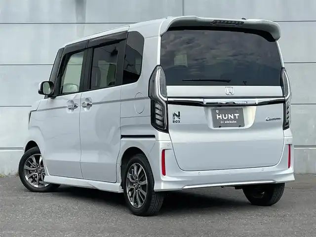 ホンダ Ｎ ＢＯＸ カスタム L 千葉県 2022(令4)年 1.7万km プレミアムサンライトホワイトパール 純正ナビ/（SD/DVD/ワンセグTV/Bluetooth/iPod/USB/AUX）/バックカメラ/エアロ/（サイド・リアスポイラー）/コーナーセンサー/ビルトインETC/片側パワースライドドア/シートヒーター/フロントフォグランプ/ドアバイザー/オートライト/LEDヘッドライト/横滑り防止装置/スマートキー/プッシュスタート/アイドリングストップ/ステアリングスイッチ/電動格納ミラー/純正アルミホイール/純正フロアマット