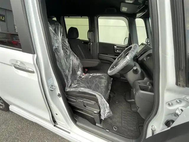 ホンダ Ｎ ＢＯＸ カスタム L 千葉県 2022(令4)年 1.7万km プレミアムサンライトホワイトパール 純正ナビ/（SD/DVD/ワンセグTV/Bluetooth/iPod/USB/AUX）/バックカメラ/エアロ/（サイド・リアスポイラー）/コーナーセンサー/ビルトインETC/片側パワースライドドア/シートヒーター/フロントフォグランプ/ドアバイザー/オートライト/LEDヘッドライト/横滑り防止装置/スマートキー/プッシュスタート/アイドリングストップ/ステアリングスイッチ/電動格納ミラー/純正アルミホイール/純正フロアマット