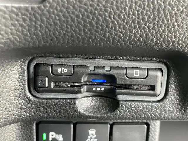 ホンダ Ｎ ＢＯＸ カスタム L 千葉県 2022(令4)年 1.7万km プレミアムサンライトホワイトパール 純正ナビ/（SD/DVD/ワンセグTV/Bluetooth/iPod/USB/AUX）/バックカメラ/エアロ/（サイド・リアスポイラー）/コーナーセンサー/ビルトインETC/片側パワースライドドア/シートヒーター/フロントフォグランプ/ドアバイザー/オートライト/LEDヘッドライト/横滑り防止装置/スマートキー/プッシュスタート/アイドリングストップ/ステアリングスイッチ/電動格納ミラー/純正アルミホイール/純正フロアマット