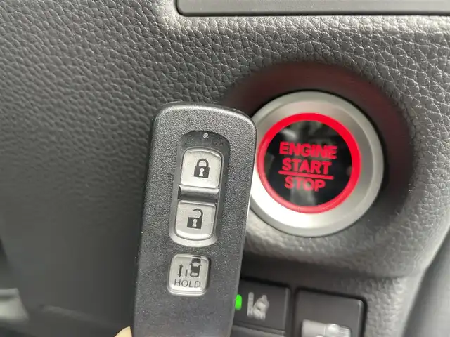 ホンダ Ｎ ＢＯＸ カスタム L 千葉県 2022(令4)年 1.7万km プレミアムサンライトホワイトパール 純正ナビ/（SD/DVD/ワンセグTV/Bluetooth/iPod/USB/AUX）/バックカメラ/エアロ/（サイド・リアスポイラー）/コーナーセンサー/ビルトインETC/片側パワースライドドア/シートヒーター/フロントフォグランプ/ドアバイザー/オートライト/LEDヘッドライト/横滑り防止装置/スマートキー/プッシュスタート/アイドリングストップ/ステアリングスイッチ/電動格納ミラー/純正アルミホイール/純正フロアマット