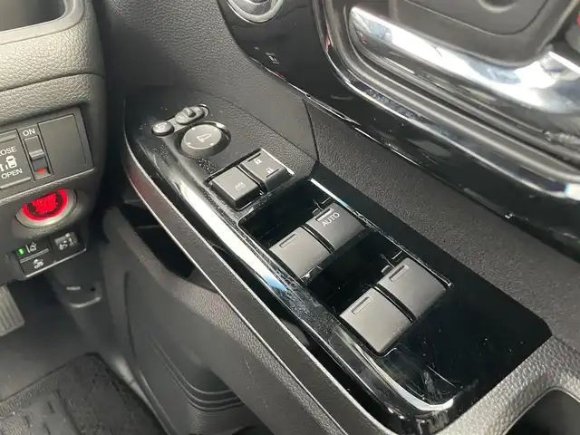 ホンダ Ｎ ＢＯＸ カスタム L 千葉県 2022(令4)年 1.7万km プレミアムサンライトホワイトパール 純正ナビ/（SD/DVD/ワンセグTV/Bluetooth/iPod/USB/AUX）/バックカメラ/エアロ/（サイド・リアスポイラー）/コーナーセンサー/ビルトインETC/片側パワースライドドア/シートヒーター/フロントフォグランプ/ドアバイザー/オートライト/LEDヘッドライト/横滑り防止装置/スマートキー/プッシュスタート/アイドリングストップ/ステアリングスイッチ/電動格納ミラー/純正アルミホイール/純正フロアマット