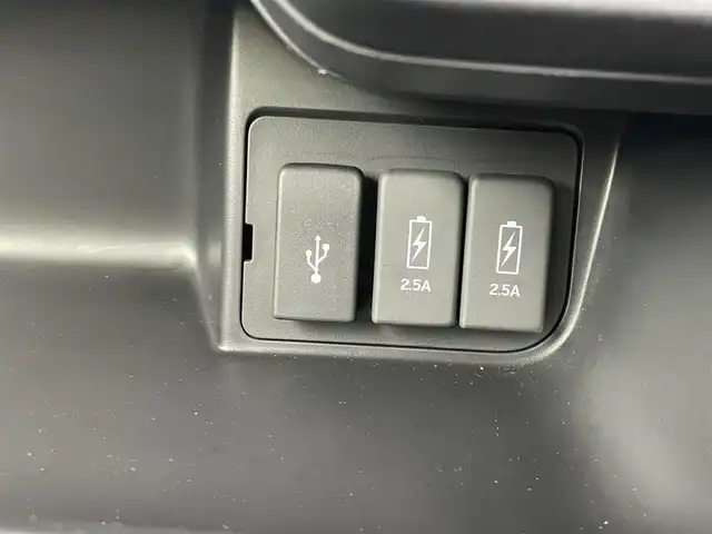 ホンダ Ｎ ＢＯＸ カスタム L 千葉県 2022(令4)年 1.7万km プレミアムサンライトホワイトパール 純正ナビ/（SD/DVD/ワンセグTV/Bluetooth/iPod/USB/AUX）/バックカメラ/エアロ/（サイド・リアスポイラー）/コーナーセンサー/ビルトインETC/片側パワースライドドア/シートヒーター/フロントフォグランプ/ドアバイザー/オートライト/LEDヘッドライト/横滑り防止装置/スマートキー/プッシュスタート/アイドリングストップ/ステアリングスイッチ/電動格納ミラー/純正アルミホイール/純正フロアマット