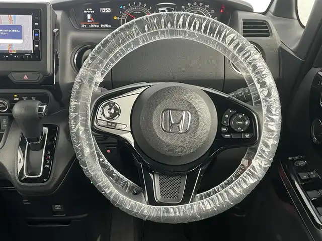 ホンダ Ｎ ＢＯＸ カスタム L 千葉県 2022(令4)年 1.7万km プレミアムサンライトホワイトパール 純正ナビ/（SD/DVD/ワンセグTV/Bluetooth/iPod/USB/AUX）/バックカメラ/エアロ/（サイド・リアスポイラー）/コーナーセンサー/ビルトインETC/片側パワースライドドア/シートヒーター/フロントフォグランプ/ドアバイザー/オートライト/LEDヘッドライト/横滑り防止装置/スマートキー/プッシュスタート/アイドリングストップ/ステアリングスイッチ/電動格納ミラー/純正アルミホイール/純正フロアマット