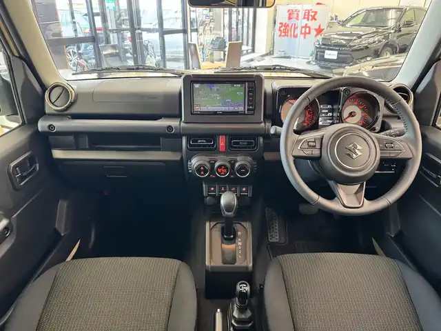 スズキ ジムニー XC 滋賀県 2025(令7)年 0.1万km シフォンアイボリーメタリックブラック2トーンルーフ ワンオーナー/イクイプスフルセグナビ/　フルセグ Bluetooth CD DVD SD/バックカメラ/デュアルセンサーブレーキサポート/誤発進抑制機能/車線逸脱警報機能/ふらつき警報機能/ハイビームアシスト/先行車発進お知らせ機能/標識認識機能/エマージェンシーストップシグナル/オートライトシステム/ライト自動消灯システム/ヒーテッドドアミラー/純正LEDヘッドライト/純正16インチアルミ/純正フロアマット/スマートキー×2/プッシュスタート/