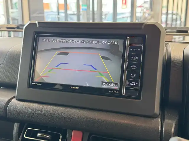 スズキ ジムニー XC 滋賀県 2025(令7)年 0.1万km シフォンアイボリーメタリックブラック2トーンルーフ ワンオーナー/イクイプスフルセグナビ/　フルセグ Bluetooth CD DVD SD/バックカメラ/デュアルセンサーブレーキサポート/誤発進抑制機能/車線逸脱警報機能/ふらつき警報機能/ハイビームアシスト/先行車発進お知らせ機能/標識認識機能/エマージェンシーストップシグナル/オートライトシステム/ライト自動消灯システム/ヒーテッドドアミラー/純正LEDヘッドライト/純正16インチアルミ/純正フロアマット/スマートキー×2/プッシュスタート/