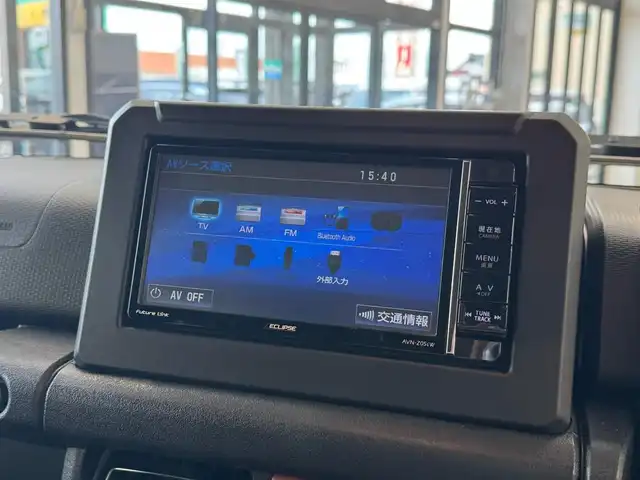 スズキ ジムニー XC 滋賀県 2025(令7)年 0.1万km シフォンアイボリーメタリックブラック2トーンルーフ ワンオーナー/イクイプスフルセグナビ/　フルセグ Bluetooth CD DVD SD/バックカメラ/デュアルセンサーブレーキサポート/誤発進抑制機能/車線逸脱警報機能/ふらつき警報機能/ハイビームアシスト/先行車発進お知らせ機能/標識認識機能/エマージェンシーストップシグナル/オートライトシステム/ライト自動消灯システム/ヒーテッドドアミラー/純正LEDヘッドライト/純正16インチアルミ/純正フロアマット/スマートキー×2/プッシュスタート/