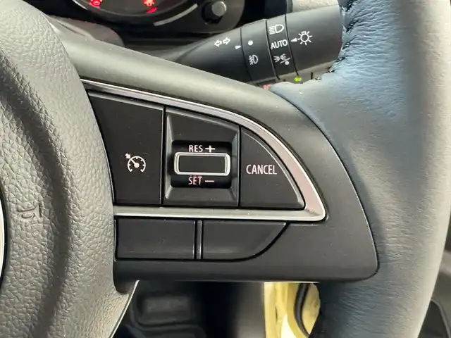 スズキ ジムニー XC 滋賀県 2025(令7)年 0.1万km シフォンアイボリーメタリックブラック2トーンルーフ ワンオーナー/イクイプスフルセグナビ/　フルセグ Bluetooth CD DVD SD/バックカメラ/デュアルセンサーブレーキサポート/誤発進抑制機能/車線逸脱警報機能/ふらつき警報機能/ハイビームアシスト/先行車発進お知らせ機能/標識認識機能/エマージェンシーストップシグナル/オートライトシステム/ライト自動消灯システム/ヒーテッドドアミラー/純正LEDヘッドライト/純正16インチアルミ/純正フロアマット/スマートキー×2/プッシュスタート/