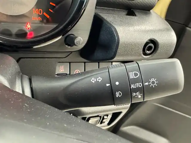 スズキ ジムニー XC 滋賀県 2025(令7)年 0.1万km シフォンアイボリーメタリックブラック2トーンルーフ ワンオーナー/イクイプスフルセグナビ/　フルセグ Bluetooth CD DVD SD/バックカメラ/デュアルセンサーブレーキサポート/誤発進抑制機能/車線逸脱警報機能/ふらつき警報機能/ハイビームアシスト/先行車発進お知らせ機能/標識認識機能/エマージェンシーストップシグナル/オートライトシステム/ライト自動消灯システム/ヒーテッドドアミラー/純正LEDヘッドライト/純正16インチアルミ/純正フロアマット/スマートキー×2/プッシュスタート/