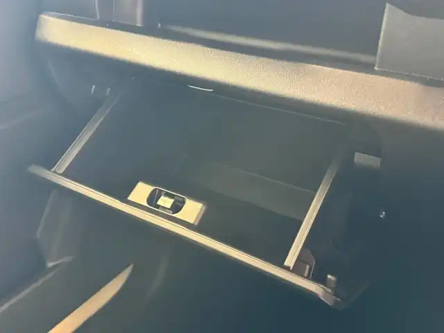 スズキ ジムニー XC 滋賀県 2025(令7)年 0.1万km シフォンアイボリーメタリックブラック2トーンルーフ ワンオーナー/イクイプスフルセグナビ/　フルセグ Bluetooth CD DVD SD/バックカメラ/デュアルセンサーブレーキサポート/誤発進抑制機能/車線逸脱警報機能/ふらつき警報機能/ハイビームアシスト/先行車発進お知らせ機能/標識認識機能/エマージェンシーストップシグナル/オートライトシステム/ライト自動消灯システム/ヒーテッドドアミラー/純正LEDヘッドライト/純正16インチアルミ/純正フロアマット/スマートキー×2/プッシュスタート/