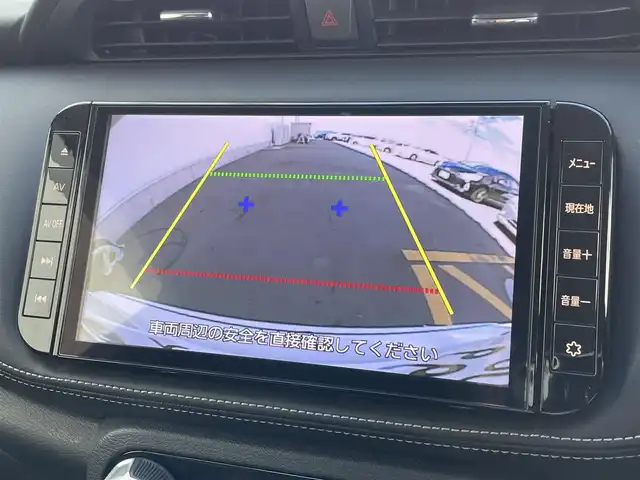 日産 キックス X 佐賀県 2020(令2)年 4.2万km ブリリアントホワイトパール 純正9インチSDナビゲーション/・フルセグTV/CD/DVD/SD/Bluetooth/バックカメラ/前方ドライブレコーダー/ビルトインETC/電子パーキングブレーキ/AUTO HOLD機能/ハーフレザーシート/ISOFIX対応/革巻きステアリング/ステアリングリモコン/純正17インチアルミホイール/純正LEDヘッドライト/純正LEDフォグランプ/純正フロアマット/純正ドアバイザー/新車保証書/プロパイロット/・インテリジェントクルーズコントロール/・レーンディパーチャーワーニング/・エマージェンシーブレーキ/・クリアランスソナー/・ふらつき警報