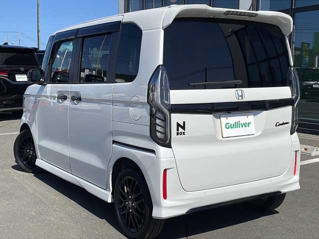 ホンダ Ｎ ＢＯＸ カスタム L ターボ スタイル+ブラック 道東・釧路十勝 2023(令5)年 2万km プラチナホワイトパール ・ワンオーナー/・４WD/・純正9インチナビ/（ラジオ・CD・DVD・BT・SD）/・両側パワースライドドア/・アダプティブクルーズコントロール/・リアコーナーセンサー/・横滑り防止装置/・ハーフレザーシート/・前席シートヒーター/・USB端子×３/・革巻きステアリング/・純正フロアマット/・社外ドアバイザー/・ホンダセンシング/・レーンキープアシスト/・衝突被害軽減ブレーキ/・パドルシフト/・シーケンシャルウィンカー/・ウィンカーミラー/・純正前後ドライブレコーダー/・オートブレーキホールド/・LEDヘッドライト/・LEDフォグライト/・純正15インチアルミホイール/・社外15インチアルミホイール付冬タイヤ積込/（165・55・15 2023 7mm)/・保証書/・取扱説明書