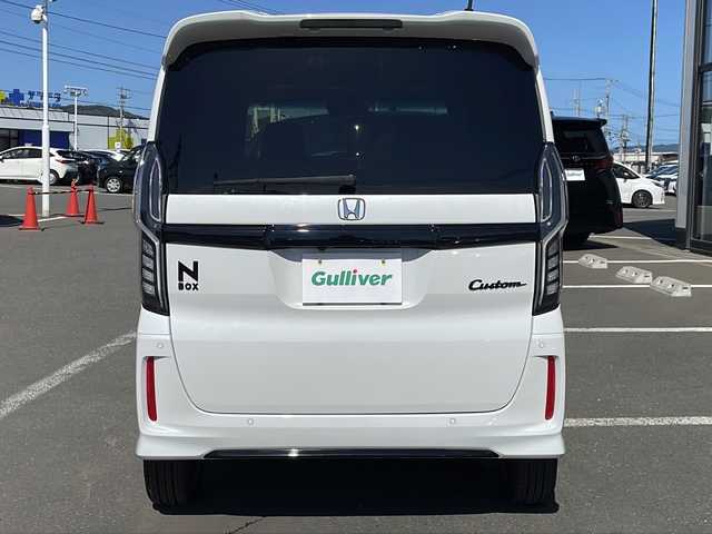 ホンダ Ｎ ＢＯＸ カスタム L ターボ スタイル+ブラック 道東・釧路十勝 2023(令5)年 2万km プラチナホワイトパール ・ワンオーナー/・４WD/・純正9インチナビ/（ラジオ・CD・DVD・BT・SD）/・両側パワースライドドア/・アダプティブクルーズコントロール/・リアコーナーセンサー/・横滑り防止装置/・ハーフレザーシート/・前席シートヒーター/・USB端子×３/・革巻きステアリング/・純正フロアマット/・社外ドアバイザー/・ホンダセンシング/・レーンキープアシスト/・衝突被害軽減ブレーキ/・パドルシフト/・シーケンシャルウィンカー/・ウィンカーミラー/・純正前後ドライブレコーダー/・オートブレーキホールド/・LEDヘッドライト/・LEDフォグライト/・純正15インチアルミホイール/・社外15インチアルミホイール付冬タイヤ積込/（165・55・15 2023 7mm)/・保証書/・取扱説明書