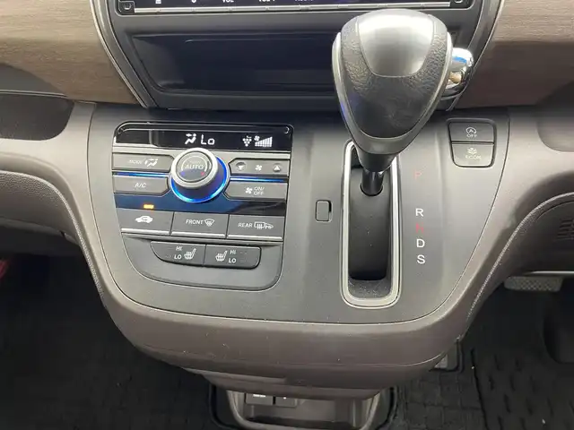 ホンダ フリード G ホンダセンシング 茨城県 2020(令2)年 5.2万km クリスタルブラックパール 純正9型ナビ/バックカメラ/フルセグ/衝突被害軽減ブレーキ/車線逸脱抑制装置/レーダークルーズコントロール/クリアランスソナー/両側電動スライドドア/ETC/ドラレコ/シートヒーター/LEDヘッドライト/スマートキー