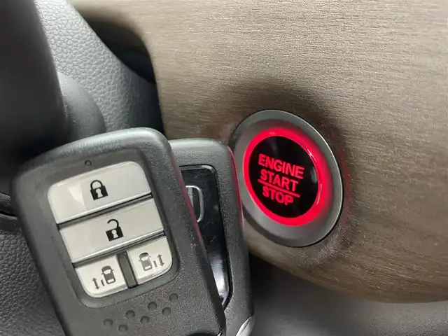 ホンダ フリード G ホンダセンシング 茨城県 2020(令2)年 5.2万km クリスタルブラックパール 純正9型ナビ/バックカメラ/フルセグ/衝突被害軽減ブレーキ/車線逸脱抑制装置/レーダークルーズコントロール/クリアランスソナー/両側電動スライドドア/ETC/ドラレコ/シートヒーター/LEDヘッドライト/スマートキー
